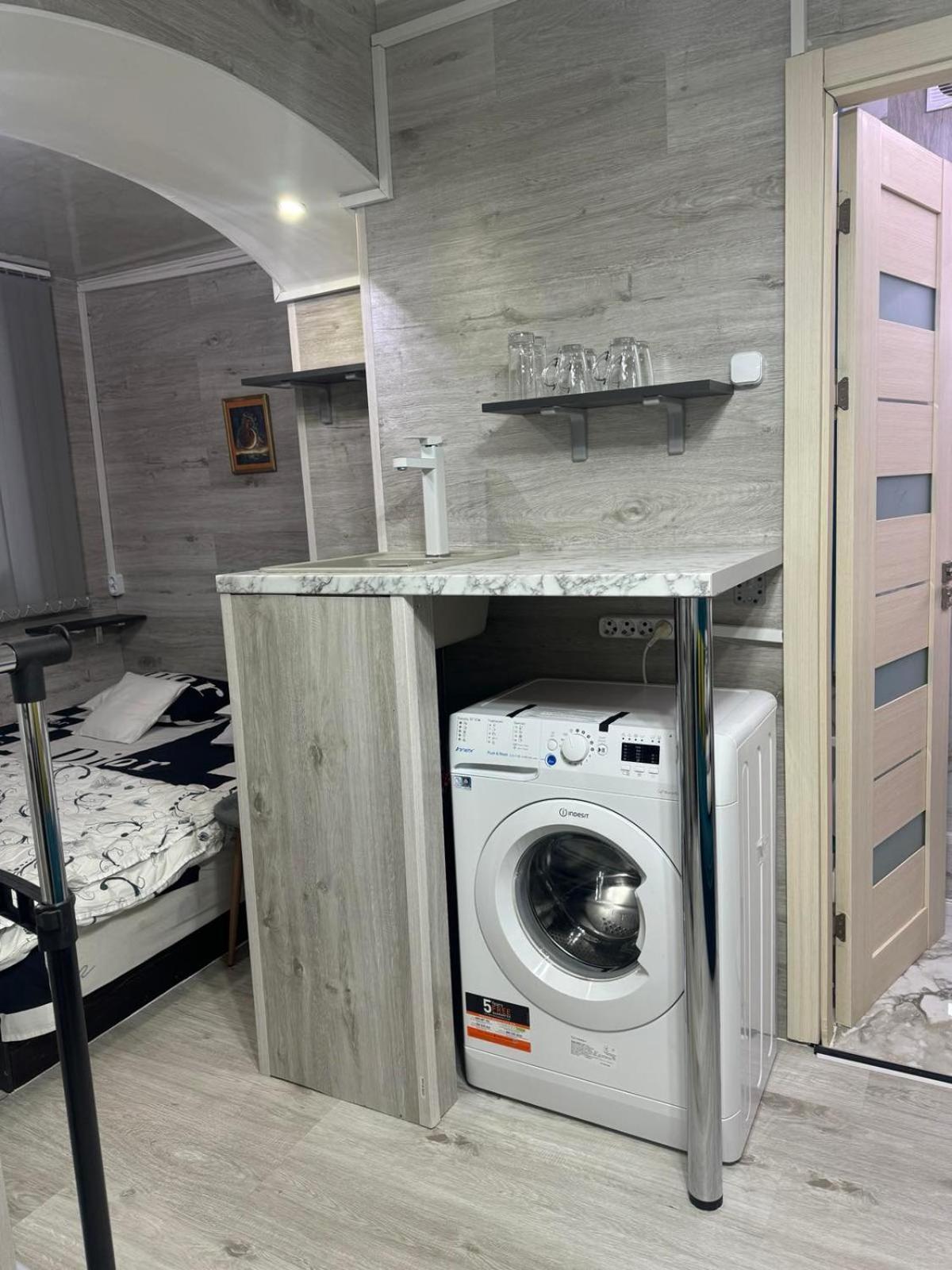 Cozy Good Apartment キシナウ エクステリア 写真