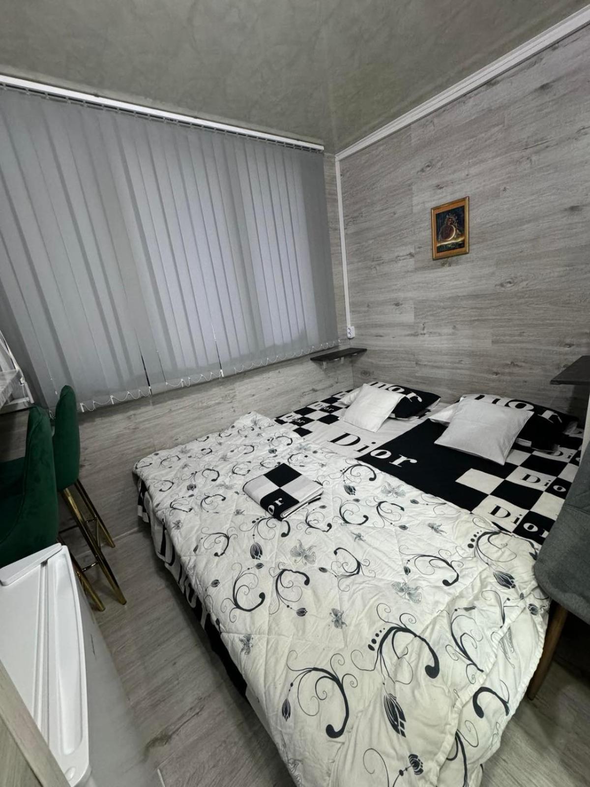 Cozy Good Apartment キシナウ エクステリア 写真